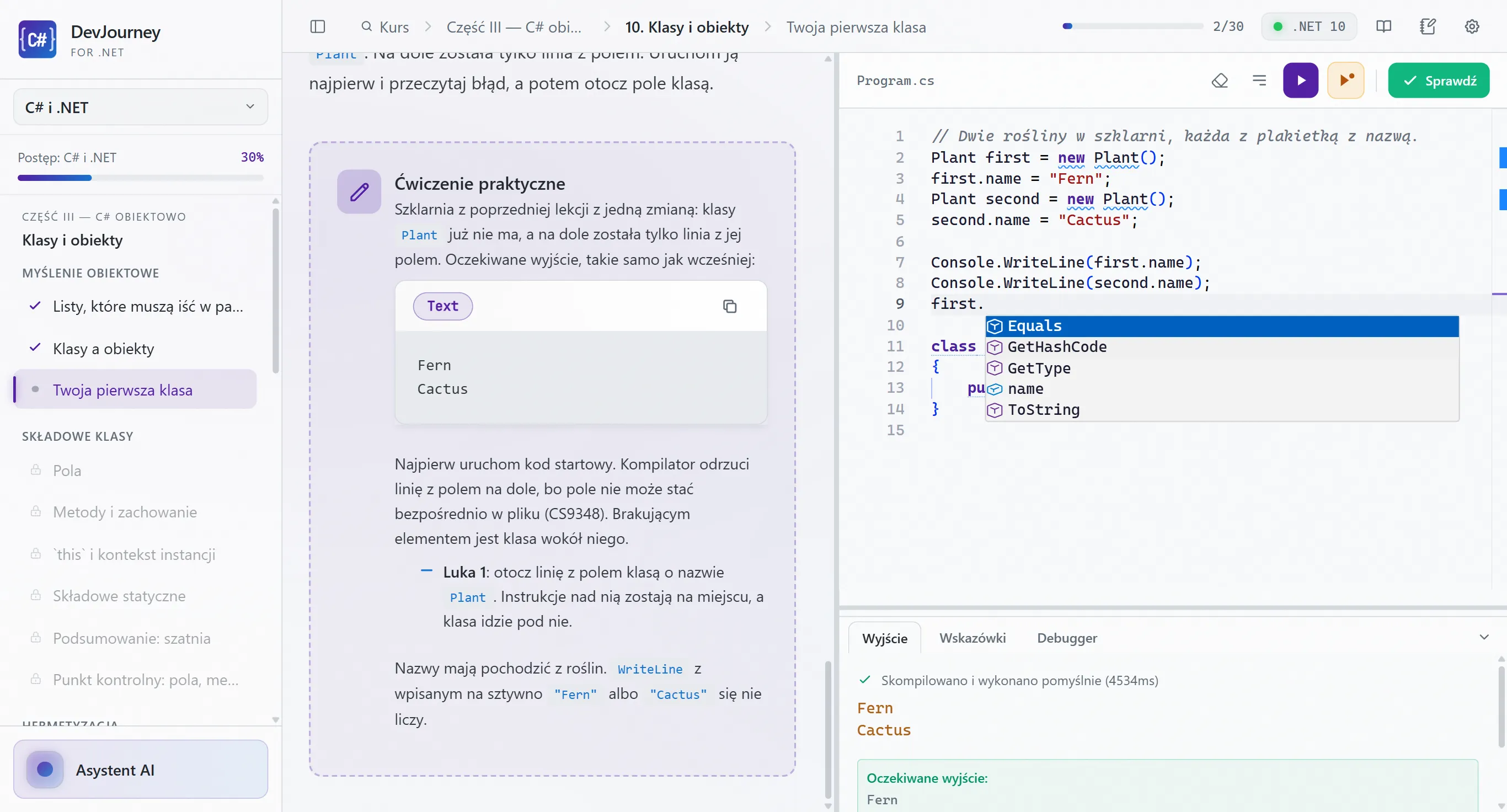 DevJourney for .NET na Windowsie: nawigator kursu po lewej, treść lekcji w środku i edytor kodu C# po prawej.